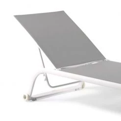 Gescova Bains De Soleil Et Chaises Longues Bain De Soleil à Roulettes En Alu Blanc Et Textilène Gris -Fauteuils de jardin Soldes Boutique bain de soleil a roulettes en alu blanc et textilene gris 1
