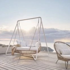 Maisons Du Monde Bains De Soleil Et Chaises Longues Bain De Soleil Suspendu Double En Résine Tressée Imitation Rotin Et Coussins Blancs 12 Maisons Du Monde Bains De Soleil Et Chaises Longues Bain De Soleil Suspendu Double En Résine Tressée Imitation Rotin Et Coussins Blancs -Fauteuils de jardin Soldes Boutique bain de soleil suspendu double en resine tressee imitation rotin et coussins blancs 1000 10 4 208940 5