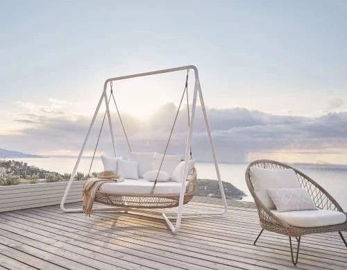 Maisons Du Monde Bains De Soleil Et Chaises Longues Bain De Soleil Suspendu Double En Résine Tressée Imitation Rotin Et Coussins Blancs 7 Maisons Du Monde Bains De Soleil Et Chaises Longues Bain De Soleil Suspendu Double En Résine Tressée Imitation Rotin Et Coussins Blancs – Image 5