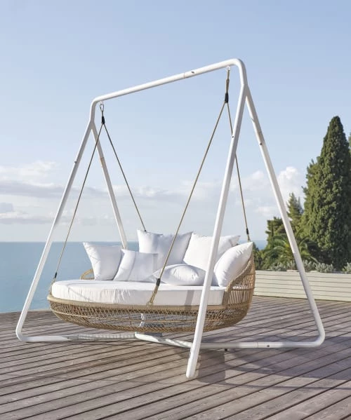 Maisons Du Monde Bains De Soleil Et Chaises Longues Bain De Soleil Suspendu Double En Résine Tressée Imitation Rotin Et Coussins Blancs 8 Maisons Du Monde Bains De Soleil Et Chaises Longues Bain De Soleil Suspendu Double En Résine Tressée Imitation Rotin Et Coussins Blancs – Image 6