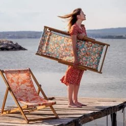 Vent De Bohème Bains De Soleil Et Chaises Longues Chilienne Pliante En Acacia Et Imprimé Fleuri Orange 12 Vent De Bohème Bains De Soleil Et Chaises Longues Chilienne Pliante En Acacia Et Imprimé Fleuri Orange -Fauteuils de jardin Soldes Boutique chilienne pliante en acacia et imprime fleuri orange 8