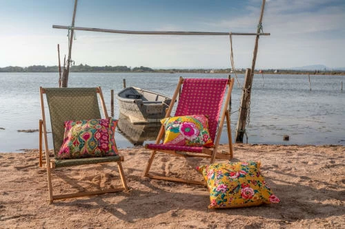 Vent De Bohème Bains De Soleil Et Chaises Longues Chilienne Pliante En Acacia Et Imprimé Graphique Prune 7 Vent De Bohème Bains De Soleil Et Chaises Longues Chilienne Pliante En Acacia Et Imprimé Graphique Prune – Image 5