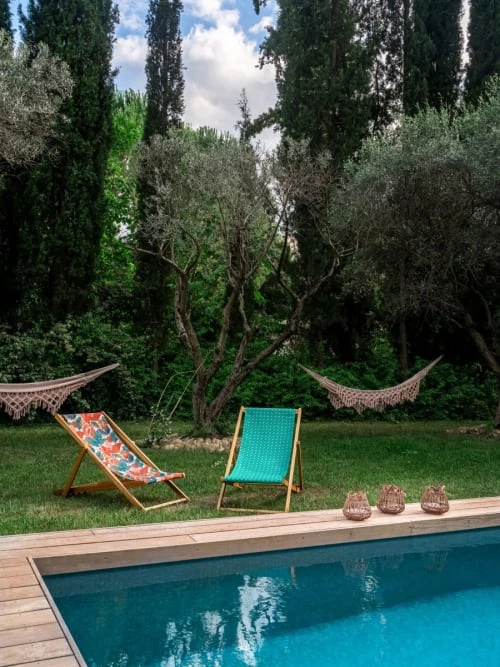 Vent De Bohème Bains De Soleil Et Chaises Longues Chilienne Pliante En Acacia Et Imprimé Tropical Bronze 6 Vent De Bohème Bains De Soleil Et Chaises Longues Chilienne Pliante En Acacia Et Imprimé Tropical Bronze – Image 4