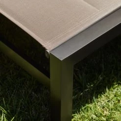 Kerama Bains De Soleil Et Chaises Longues Ensemble De Chaises Longues Droites Et Table Basse De Jardin Marron -Fauteuils de jardin Soldes Boutique ensemble de chaises longues droites et table basse de jardin marron 4