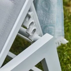 Kerama Bains De Soleil Et Chaises Longues Ensemble De Chaises Longues Hautes Et Table Basse De Jardin Blanc -Fauteuils de jardin Soldes Boutique ensemble de chaises longues hautes et table basse de jardin blanc 3