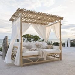 Maisons Du Monde Bains De Soleil Et Chaises Longues Lit à Baldaquin D'extérieur En Branches De Teck Blanchies Et Toile écrue -Fauteuils de jardin Soldes Boutique lit a baldaquin d exterieur en branches de teck blanchies et toile ecrue 1000 0 3 198033 6