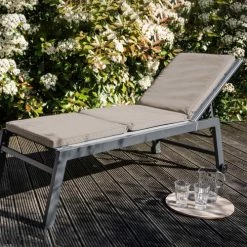 Oviala Matelas Pour Bain De Soleil Lot De 2 Coussins Bain De Soleil Polyester Taupe 186x53x5 Cm -Fauteuils de jardin Soldes Boutique lot de 2 coussins bain de soleil polyester taupe 186x53x5 cm 2