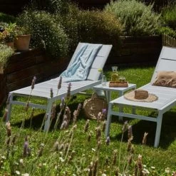 Kerama Bains De Soleil Et Chaises Longues Lot De 2 Grandes Chaises Longues En Aluminium Blanc Avec Roulettes -Fauteuils de jardin Soldes Boutique lot de 2 grandes chaises longues en aluminium blanc avec roulettes 1
